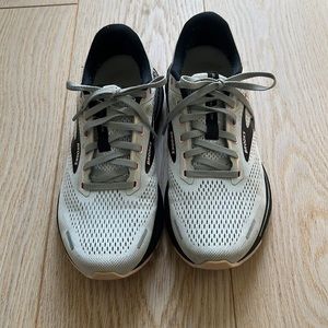 Brooks Adrenaline GTS 22